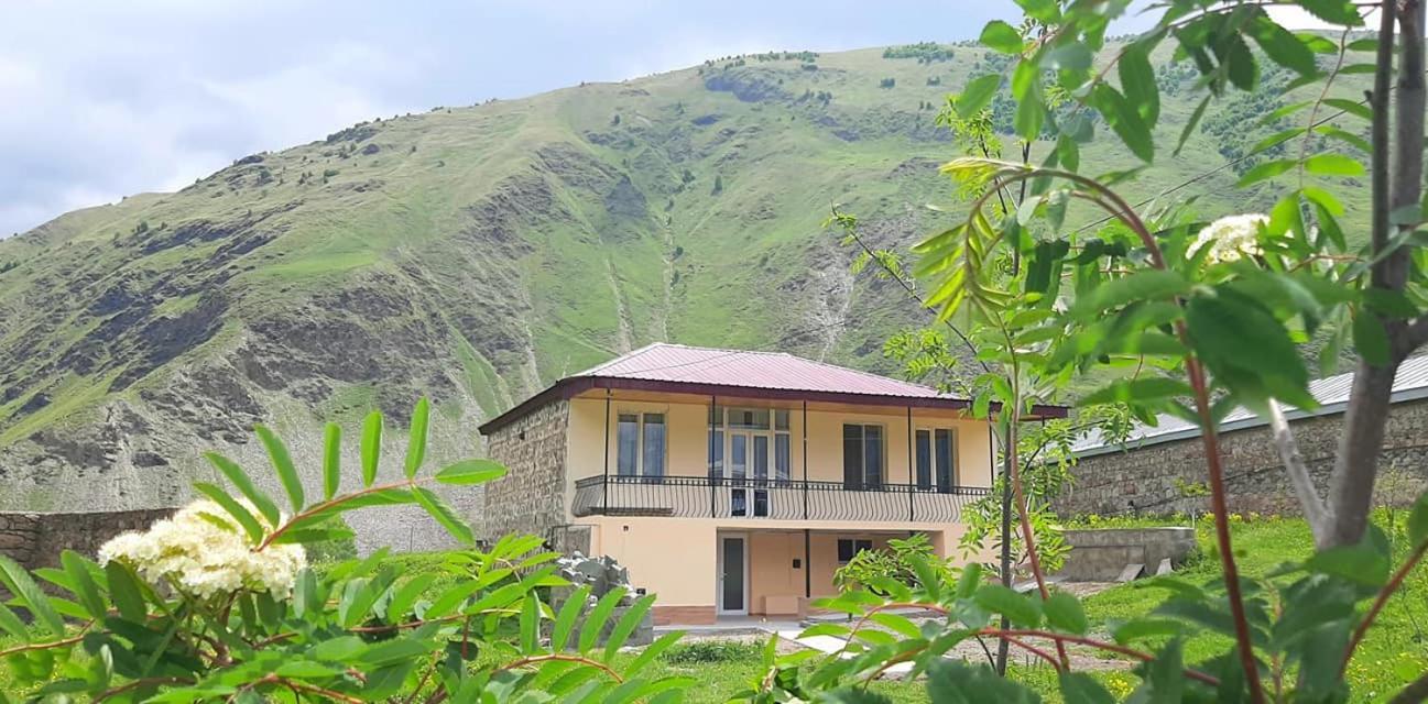 Hotel Garbani Stepantsminda Exterior photo